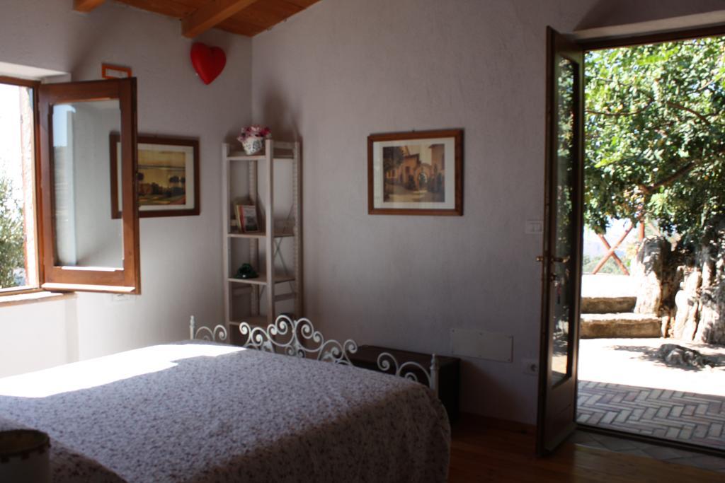 Rocca Del Vento Bed & Breakfast San Pantaleone Exterior photo